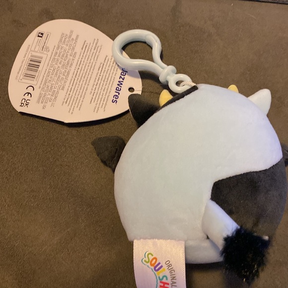 Squishmallows Cillian the bat cow clip - Picture 2 of 5
